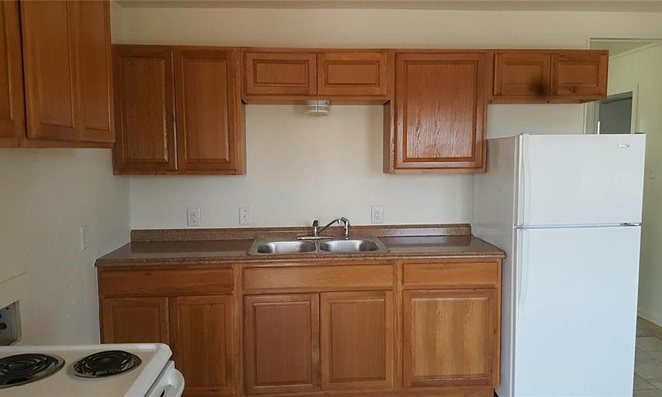 2nd image of 2274 Oakland Dr