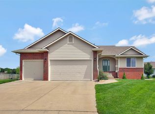 3104 N Country Lane Ct, Augusta, KS 67010