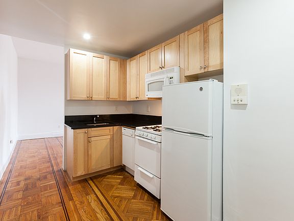 2nd image of 634 10th St APT 3R