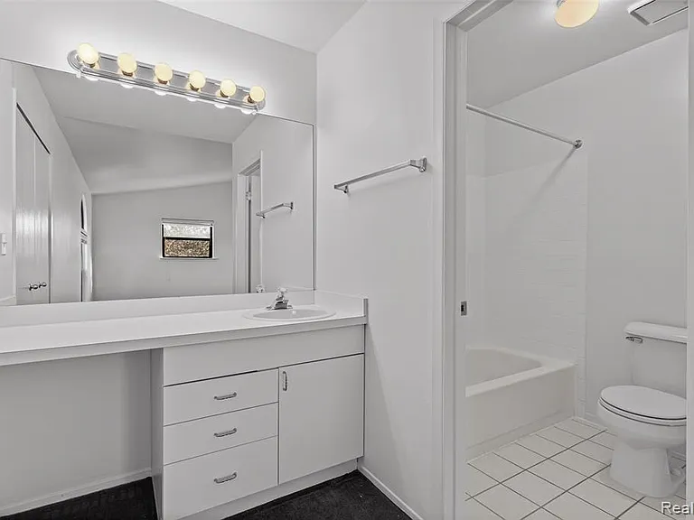 5611 Drake Hollow Dr W — Photo 14