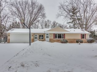 415 Laurie Rd E, Maplewood, MN 55117