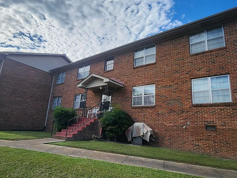 1057 N Main St — Photo 1