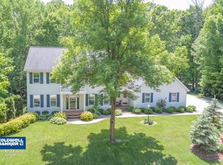 2075 S Tanager Ln, Suamico, WI 54313