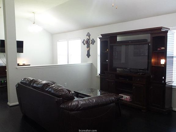 3rd image of 15123 Faircrest Dr