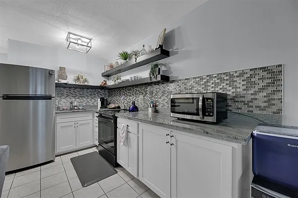 200 W Kingfish St #E-102 — Photo 16