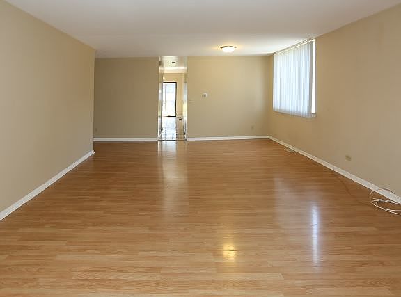 4th image of 2247 W Race Ave #01