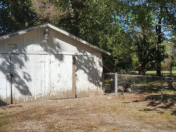 garage/shed
