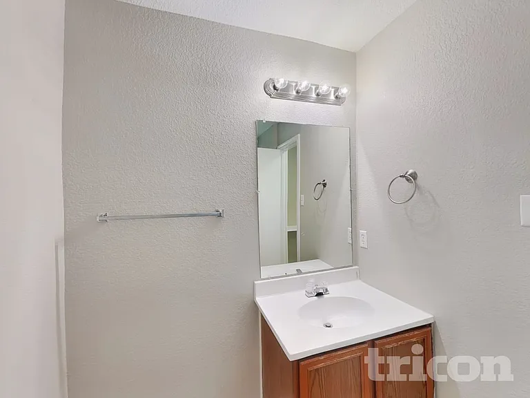 19 Bedford Bay — Photo 12