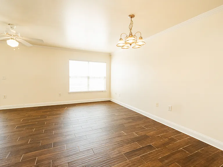 748 Majestic Dr — Photo 7