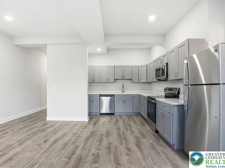 109 S Centre St #4 — Photo 8