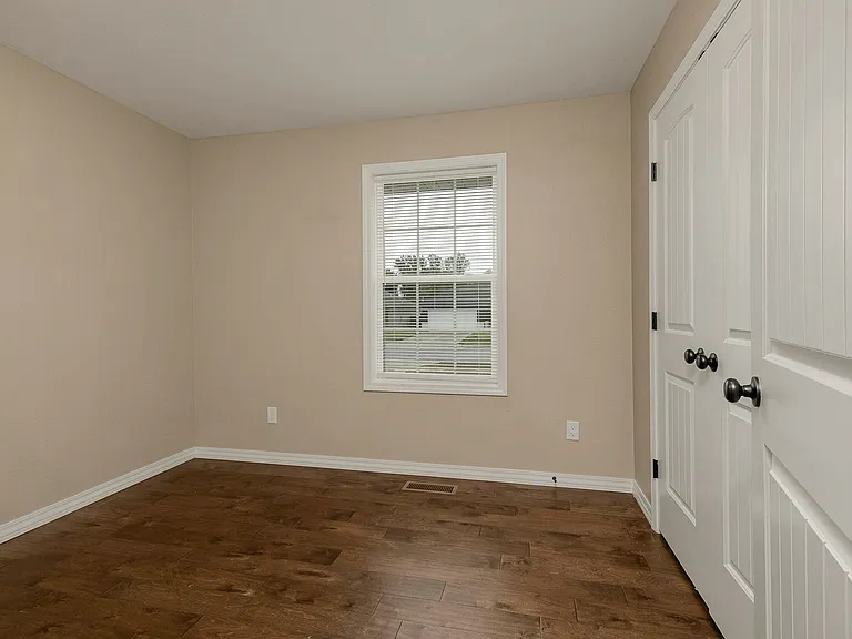 1053 S Christopher Ave — Photo 17