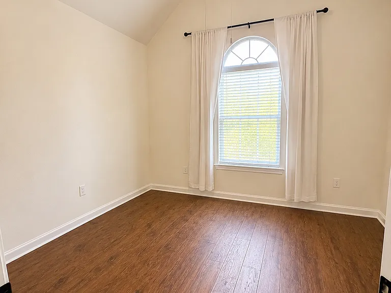 10295 Medridge Cir — Photo 13