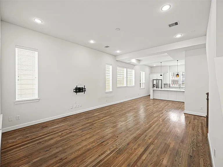 719 Leverkuhn St — Photo 22