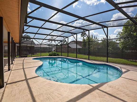 4th image of 915 Shriver Cir