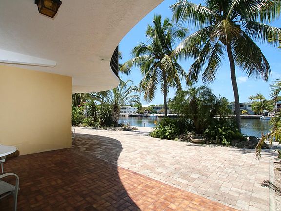 5th image of 220 Treasure Harbor Dr