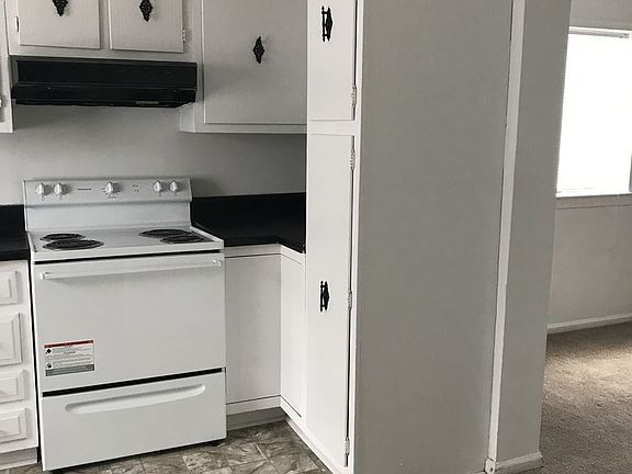 4th image of 401 Olde Greenwich Cir