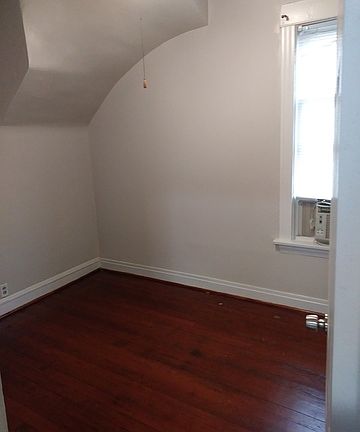 4th image of 2127 N Kilbourn Ave #1