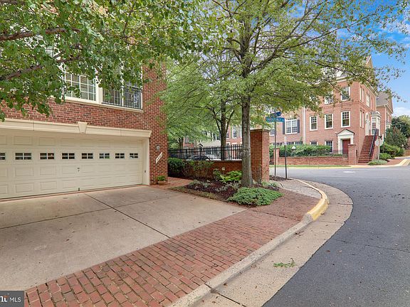 3rd image of 7493 Carriage Hills Dr
