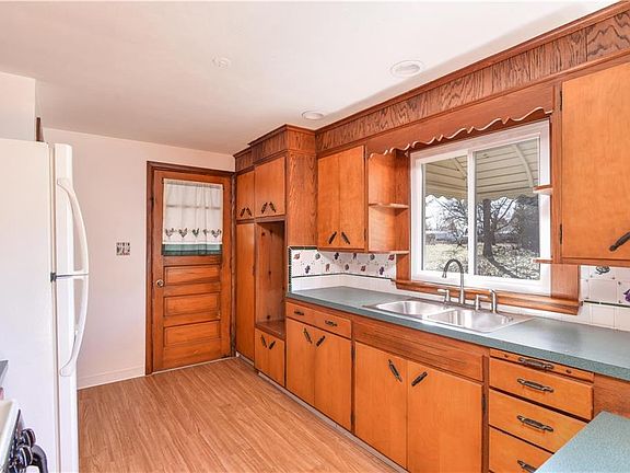 3rd image of 1271 Conser Dr
