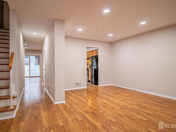 4th image of 4H Quincy Cir