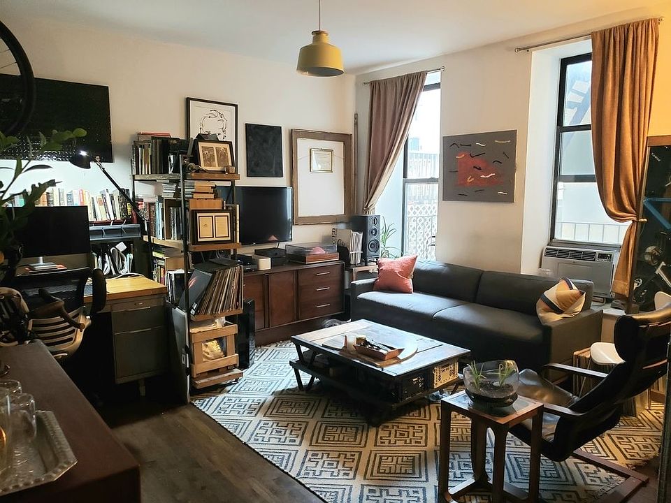 1st image of 300 Manhattan Ave #1E