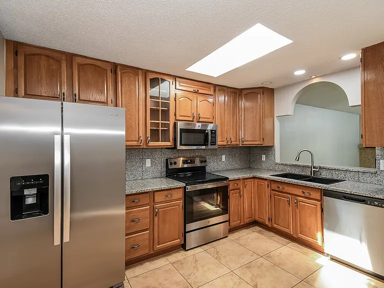 2852 Lantana Lakes Dr E — Photo 8