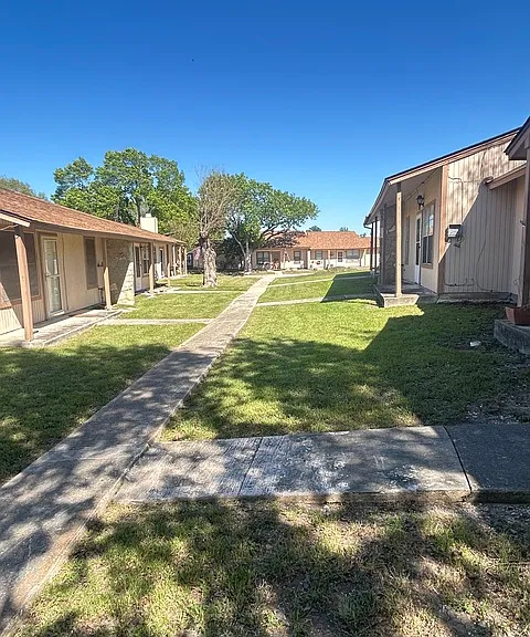 1051 Country Club Dr #28-28-G — Photo 16