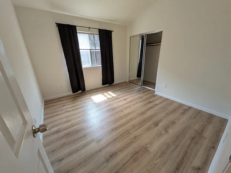 Hildale Cir — Photo 20