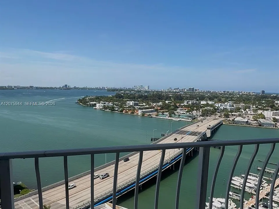 7601 E Treasure Dr #2115