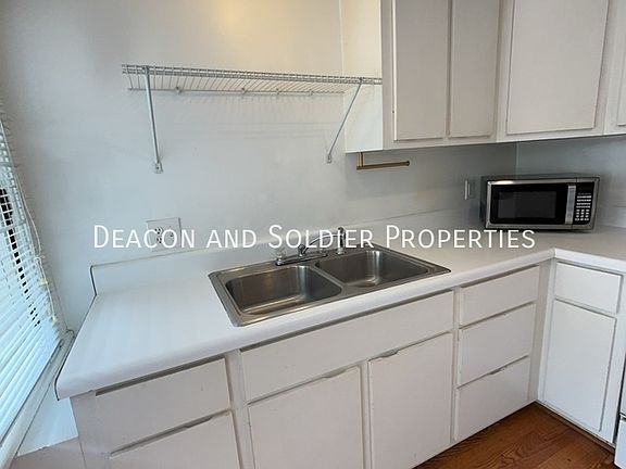 2nd image of 740 E Fort King St APT 3
