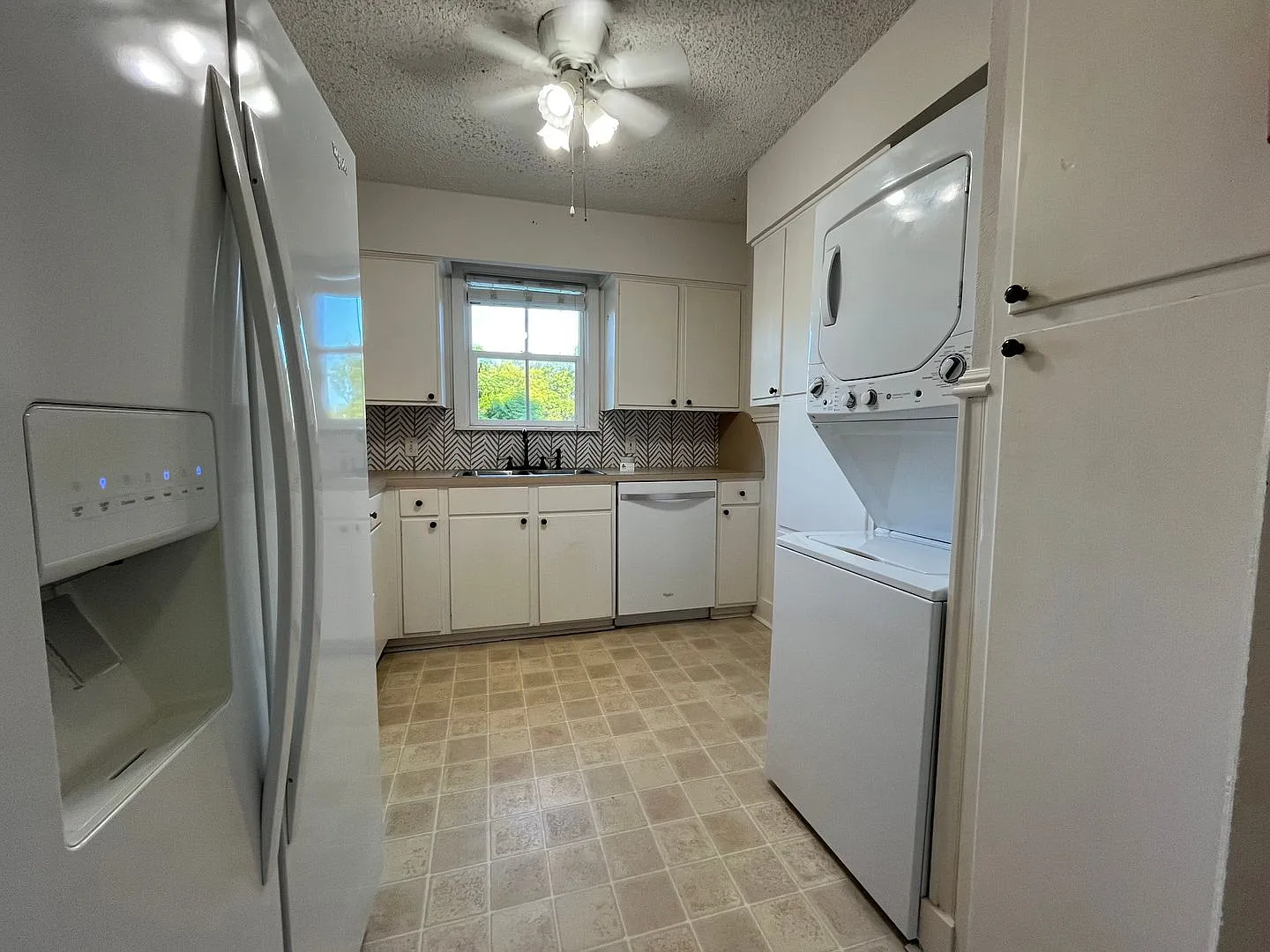 200 W Charnwood St. — Photo 4
