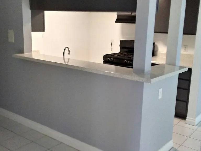 218 W Vermont Ave #12 — Photo 4