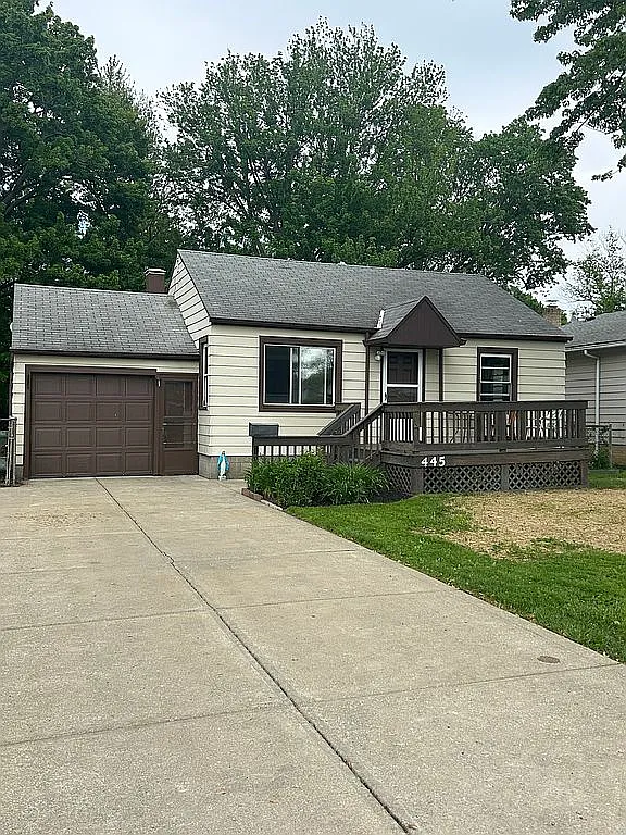 445 Quentin Rd photo 1