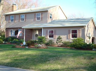 2 Deerfield Rd, Old Saybrook, CT 06475