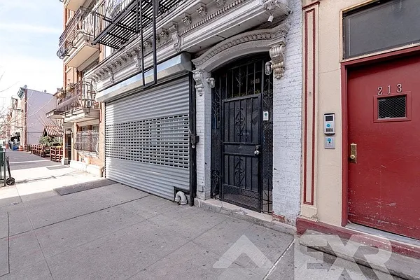 Rented by EXR | media 5