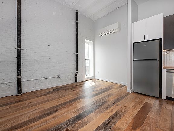 3rd image of 945 Bergen St #211
