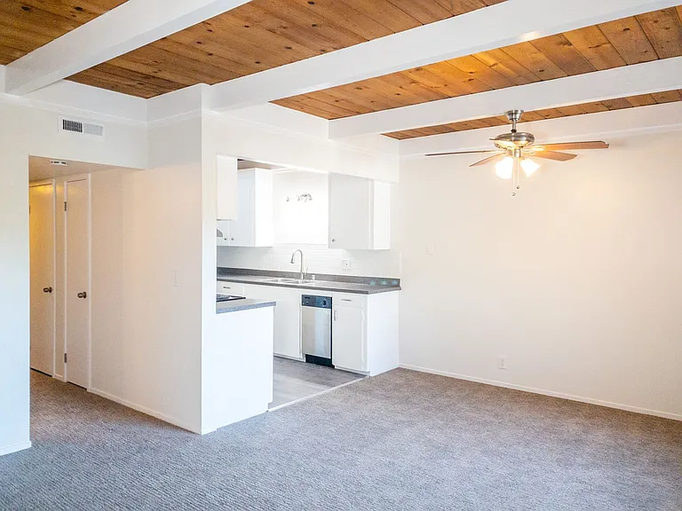11 S Knoll Rd #17 — Photo 3