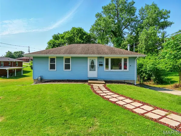 5904 Wilson Dr, Belleville, IL 62223