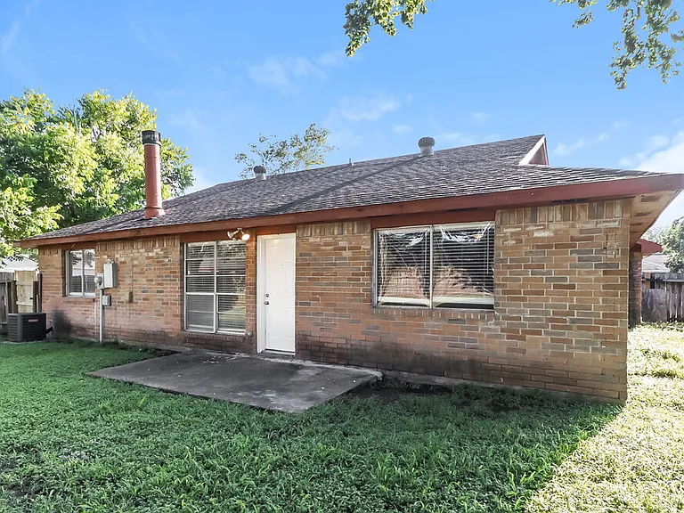 10111 King Ranch Ln — Photo 16