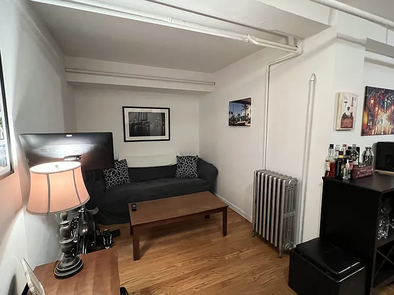 24 Isabella St #B — Photo 3