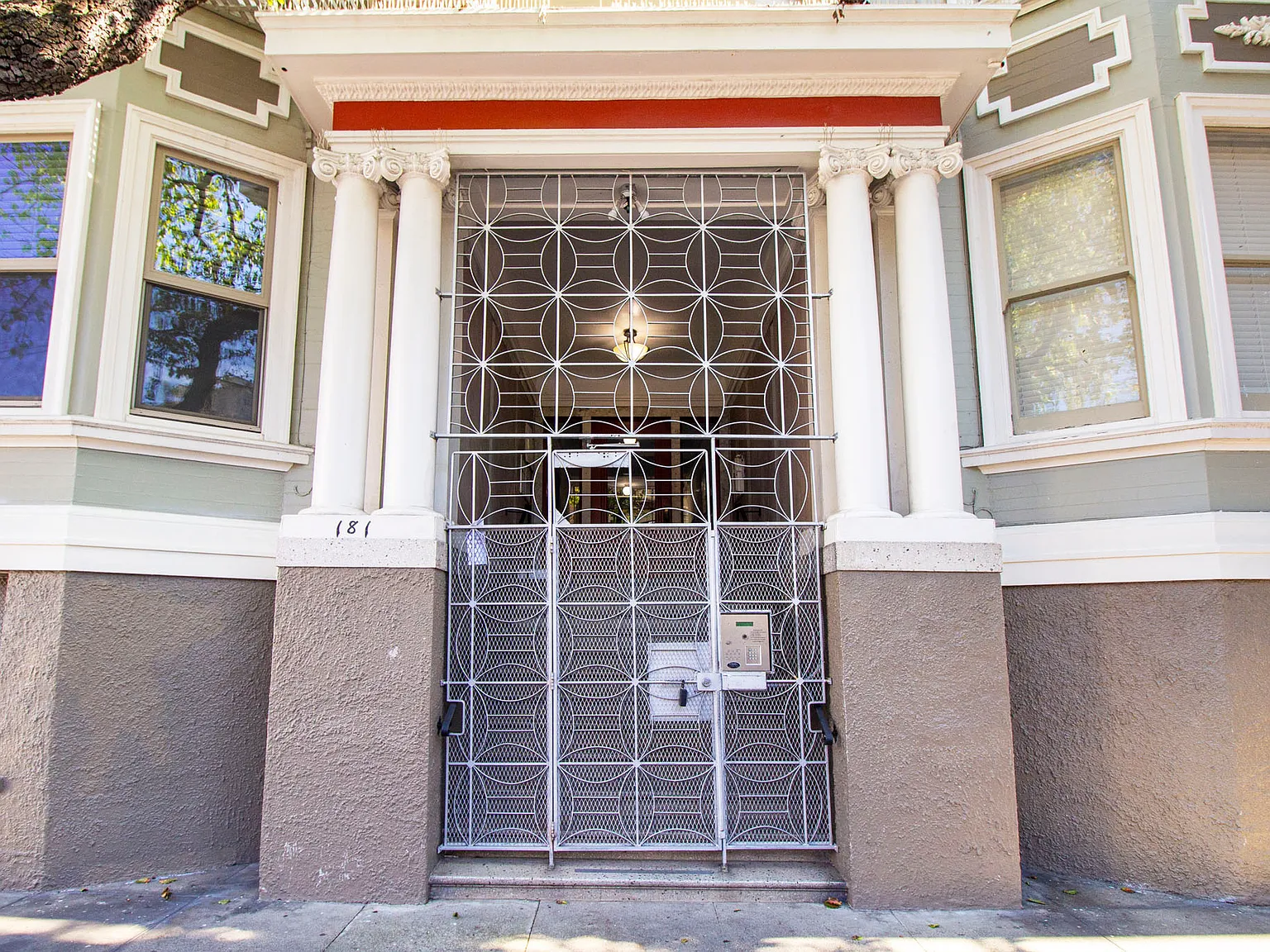 181 Bartlett — Photo 3