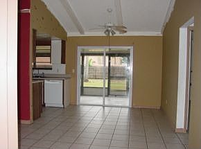 4th image of 814 Cynthia St SE