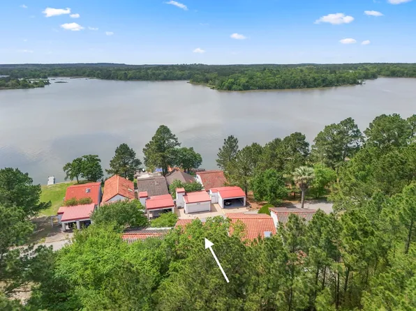 22547 Bayview Cir, Huntsville, TX 77320