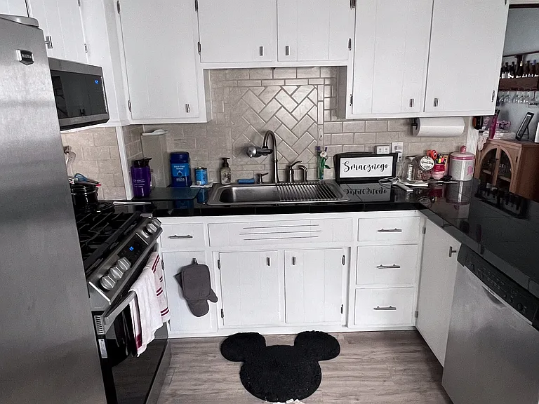 568 Linden Ave #1 — Photo 2