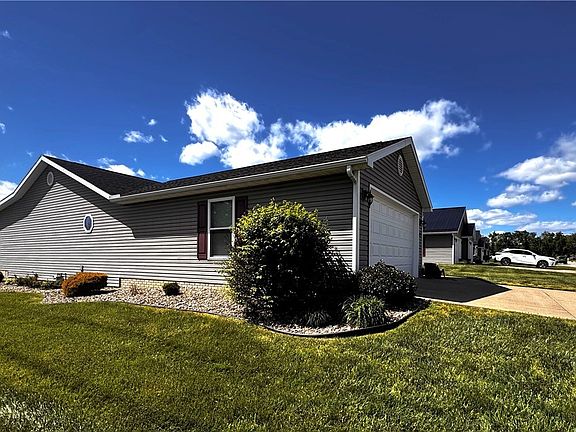 5th image of 703 Oak Tree Ln