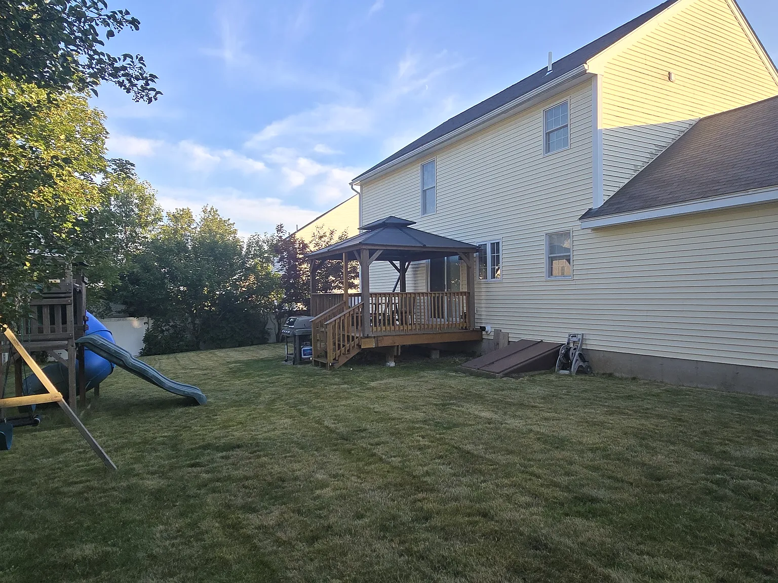 3 bed, 2.5 bath, 1862 sqft, $3,800 — Photo 2