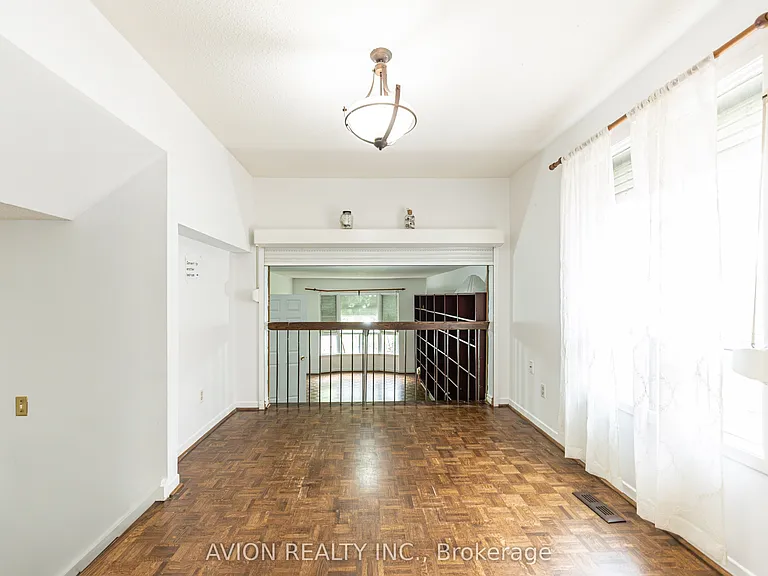 241 Weldrick Rd W — Photo 11