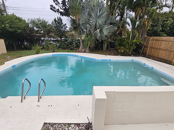 5th image of 412 Churchill Dr