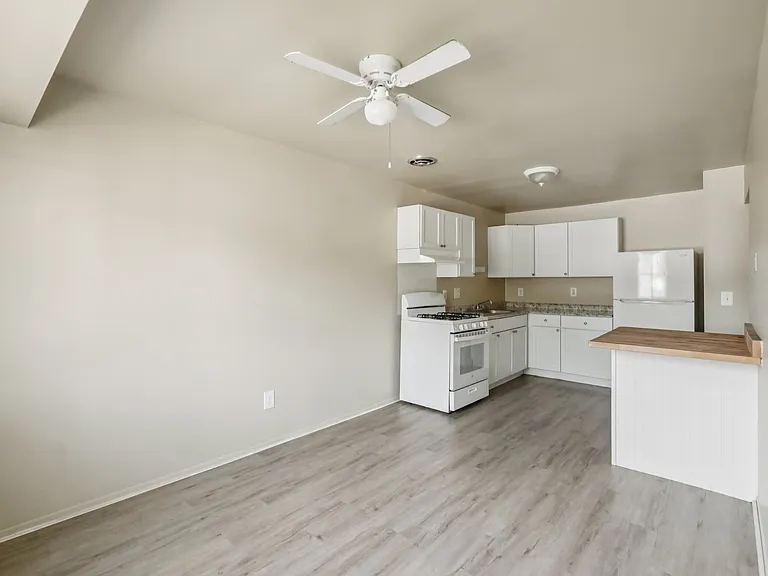 Creekside Apartments — Photo 23