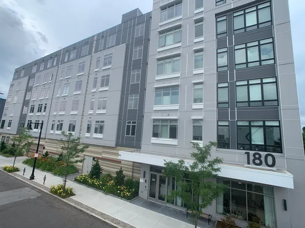 180 Telford St #213, Brighton, MA 02135